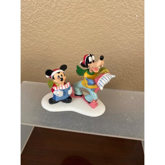 Disney Dept 56 “Stayover Goofy” Mickey & Goofy Christmas Accessory Figurine 2010 - Picture 7 of 11